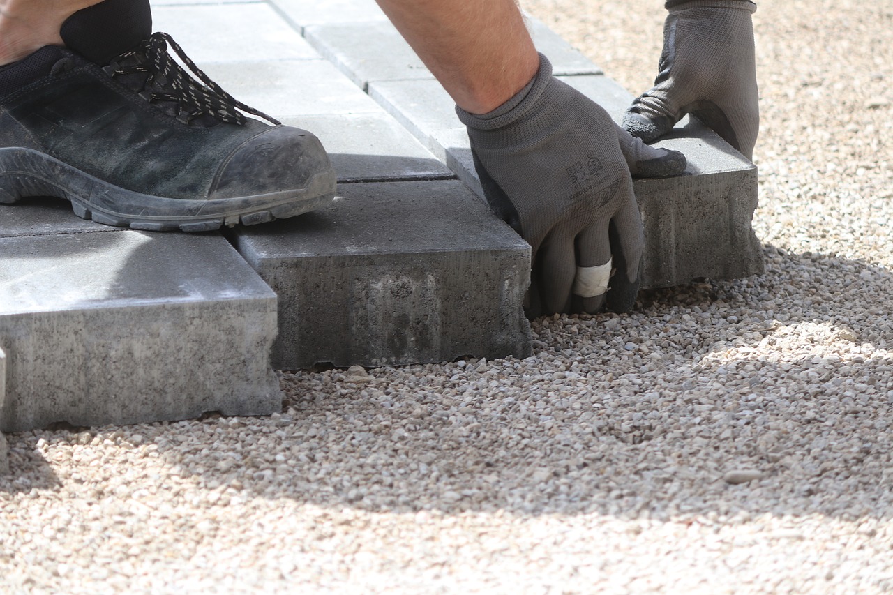 Jakie są korzyści z wynajmu chwytaka próżniowego do płyt betonowych?